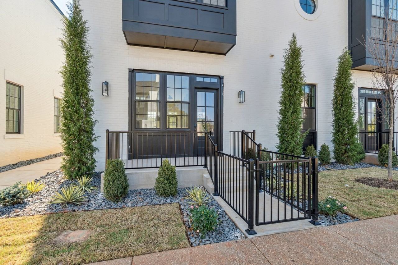 18814 Selah Way - Photo 5 of 42