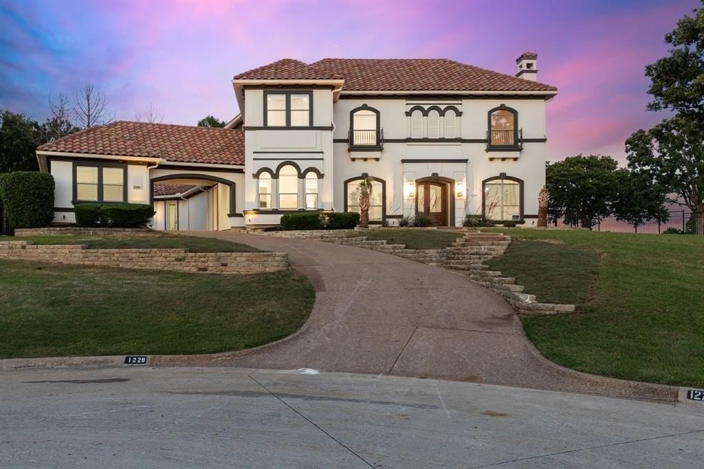 1229 Strathmore Dr - Photo 2 of 39