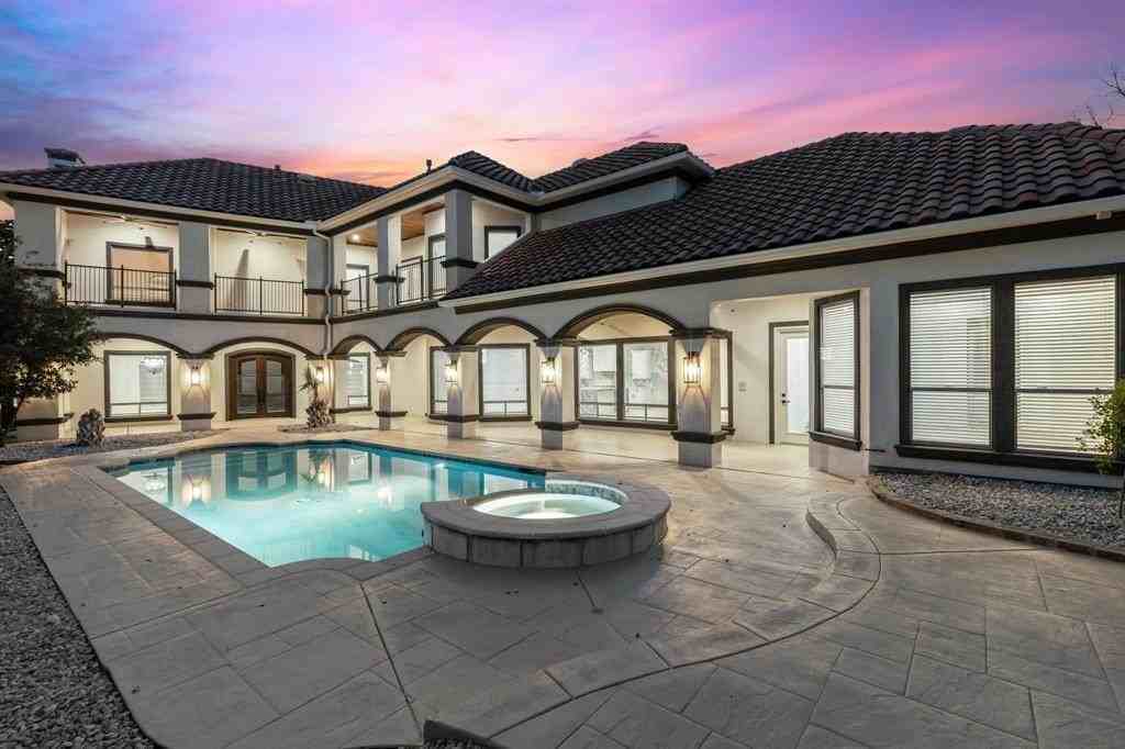 1229 Strathmore Dr - Photo 3 of 39