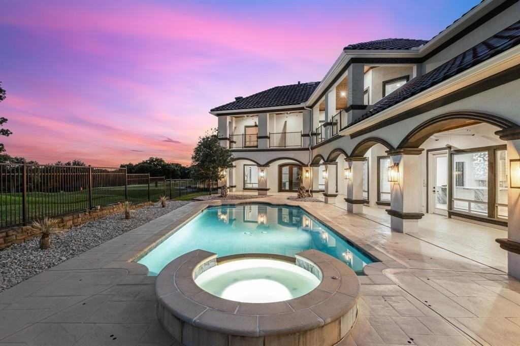 1229 Strathmore Dr - Photo 4 of 39