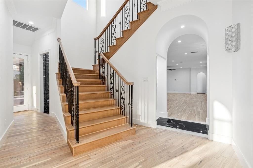 1229 Strathmore Dr - Photo 7 of 39