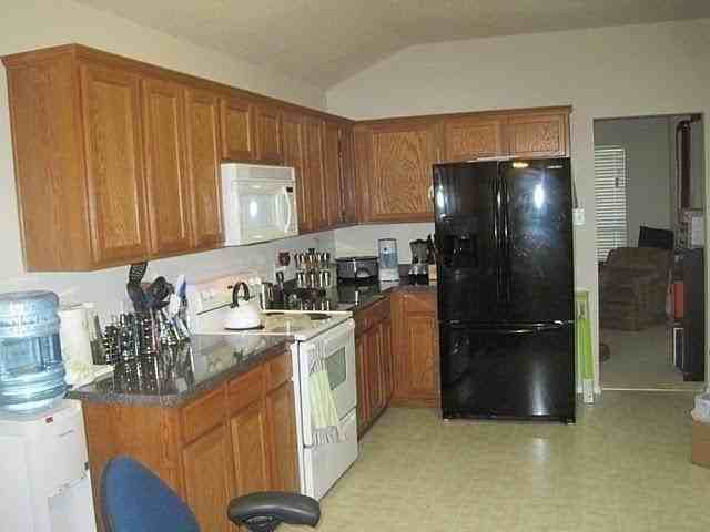 1801 Solitude Ct - Photo 3 of 8