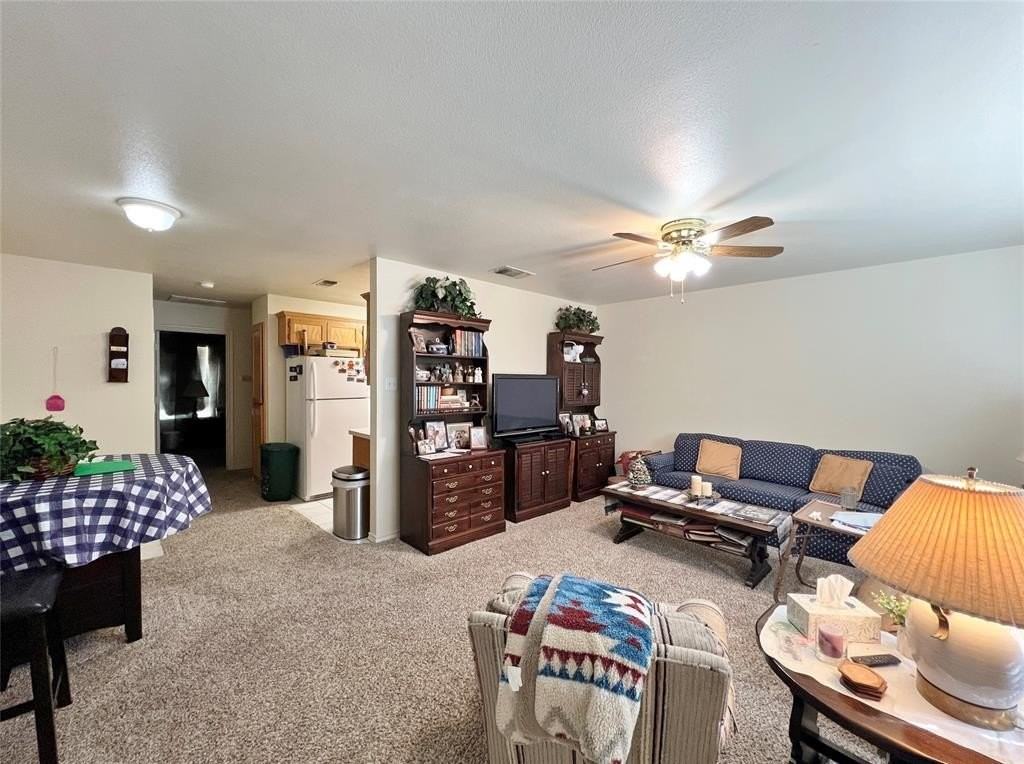 938 Austin Ct - Photo 4 of 11