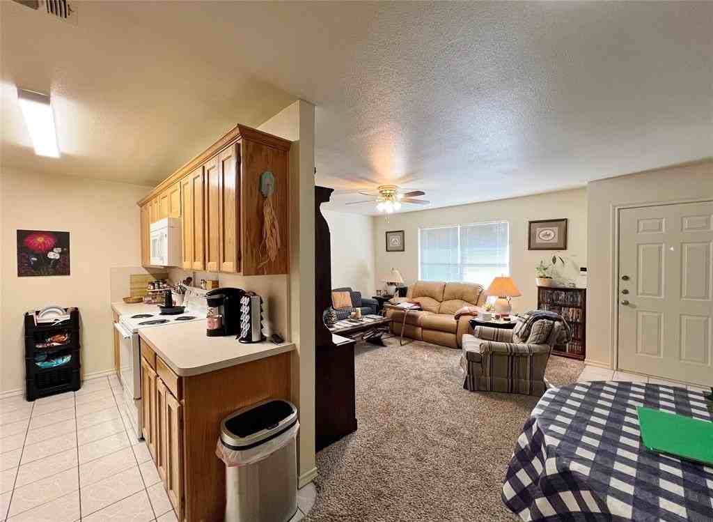 938 Austin Ct - Photo 5 of 11