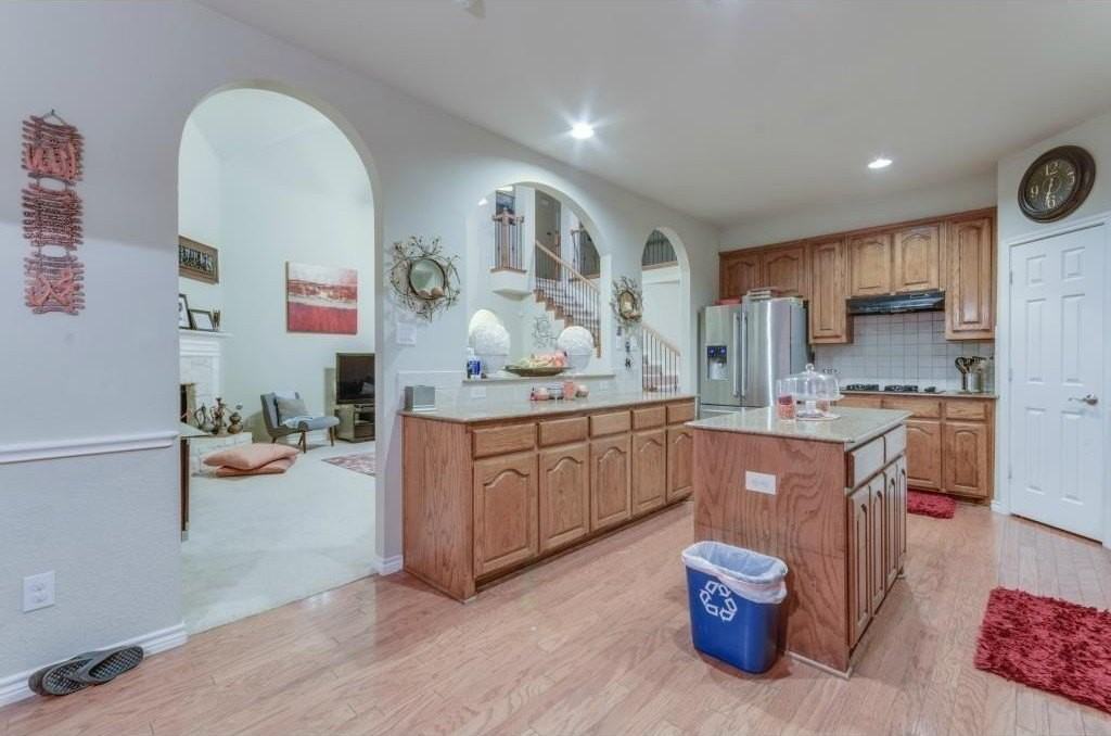 1402 Vineyard Dr - Photo 5 of 26