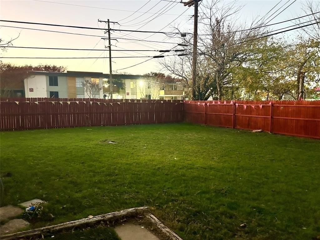 2219 Addington St - Photo 5 of 24