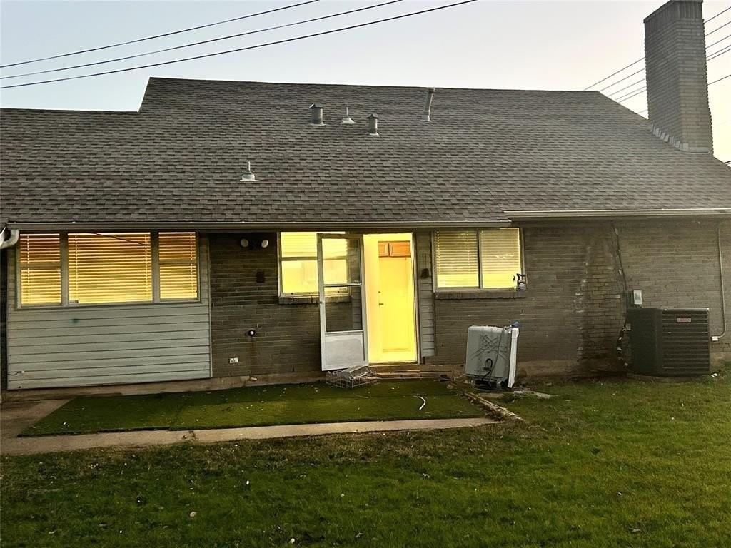 2219 Addington St - Photo 6 of 24