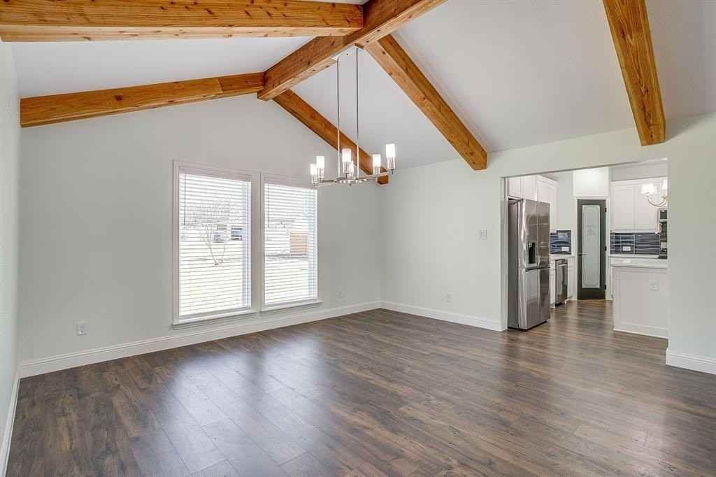 202 S Cummings Dr - Photo 4 of 20