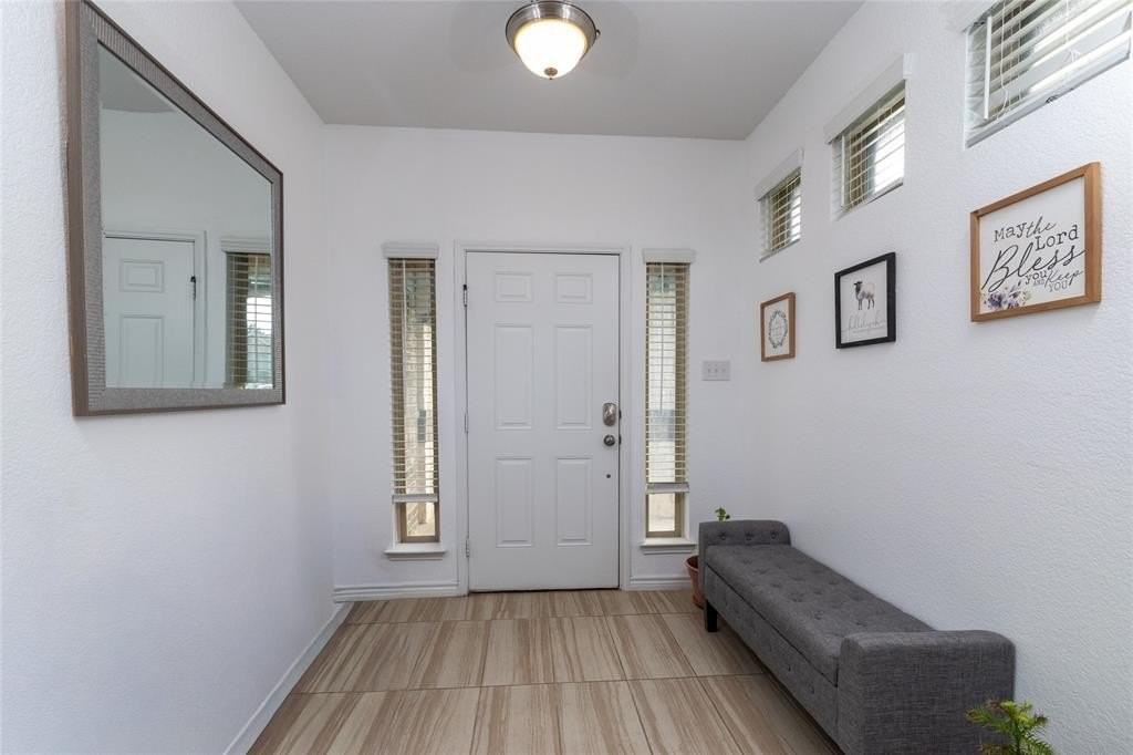 4010 Bendale Rd - Photo 5 of 36