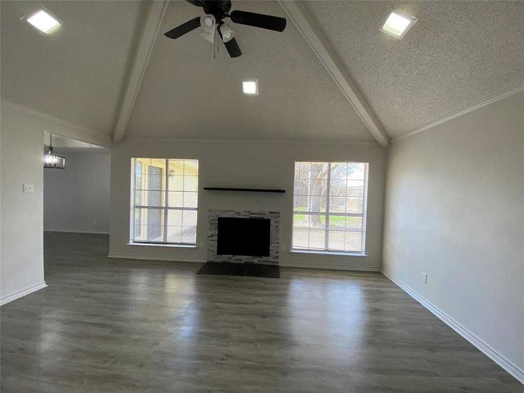 1607 Crescent Ln - Photo 3 of 21