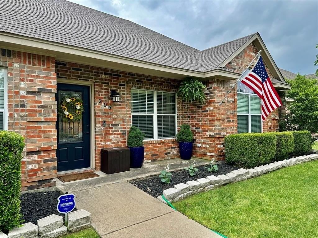 206 Red Wolf Ln - Photo 2 of 18