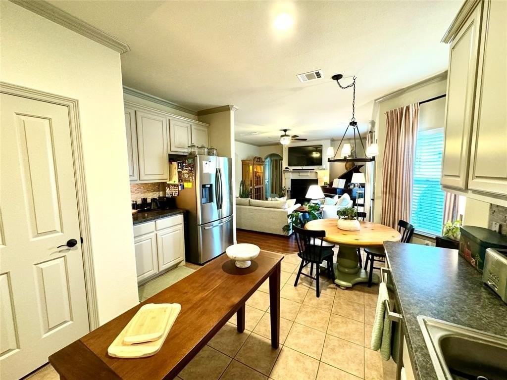 206 Red Wolf Ln - Photo 3 of 18