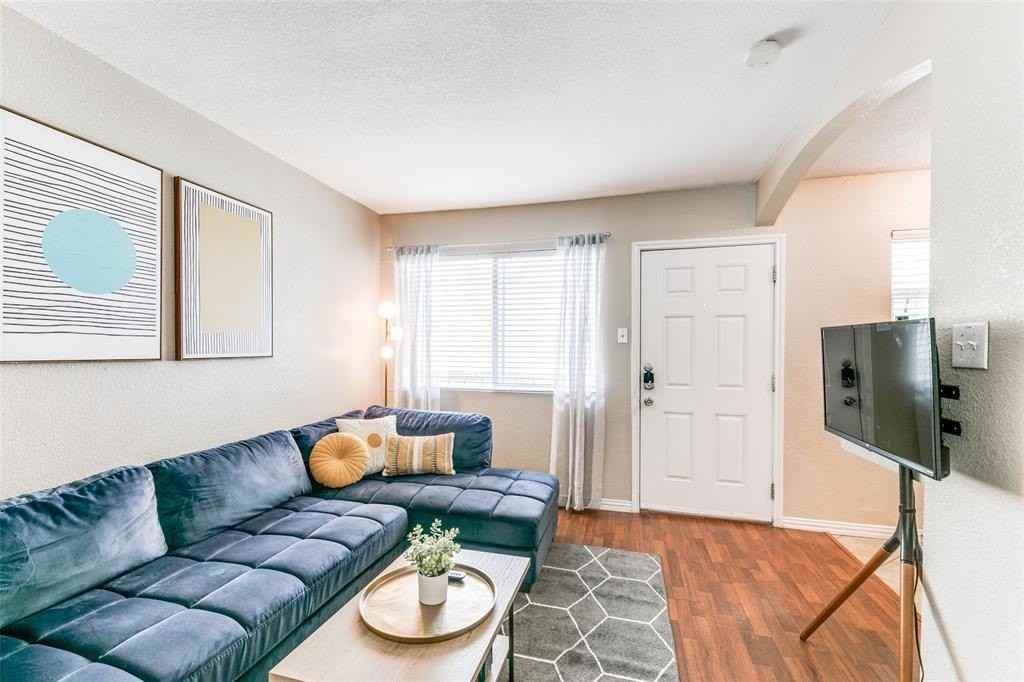 5814 Worth St #9 - Photo 5 of 7