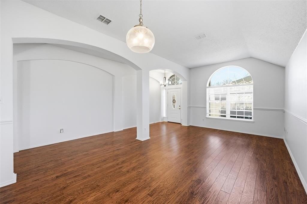 2116 Sandstone Ct - Photo 5 of 26