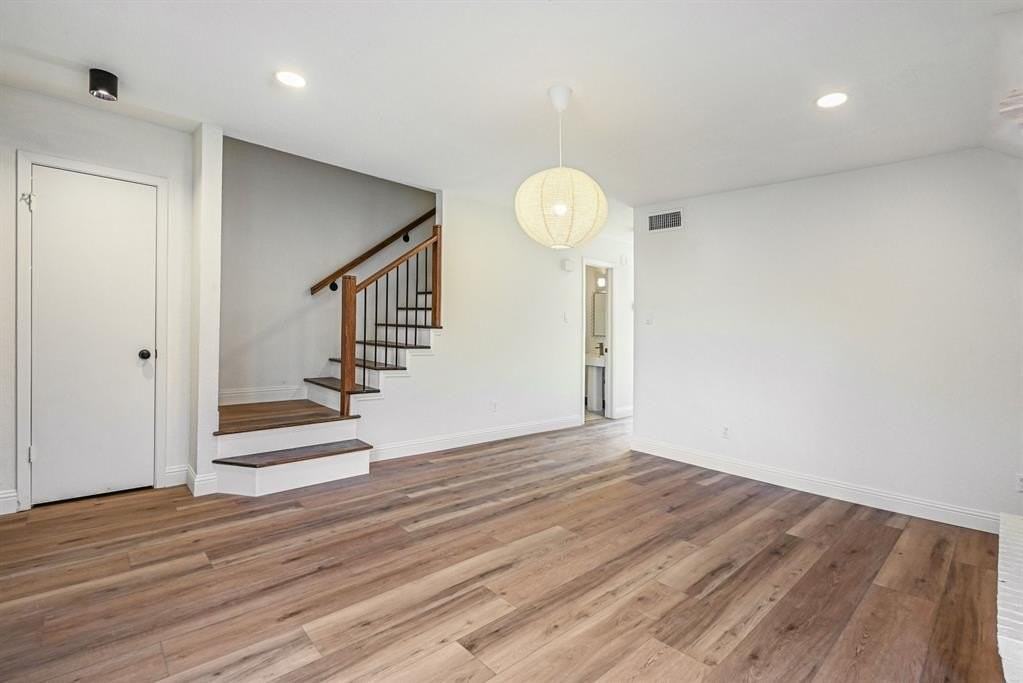 2103 Mistletoe Ave - Photo 2 of 21