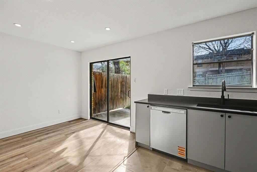 2103 Mistletoe Ave - Photo 6 of 21