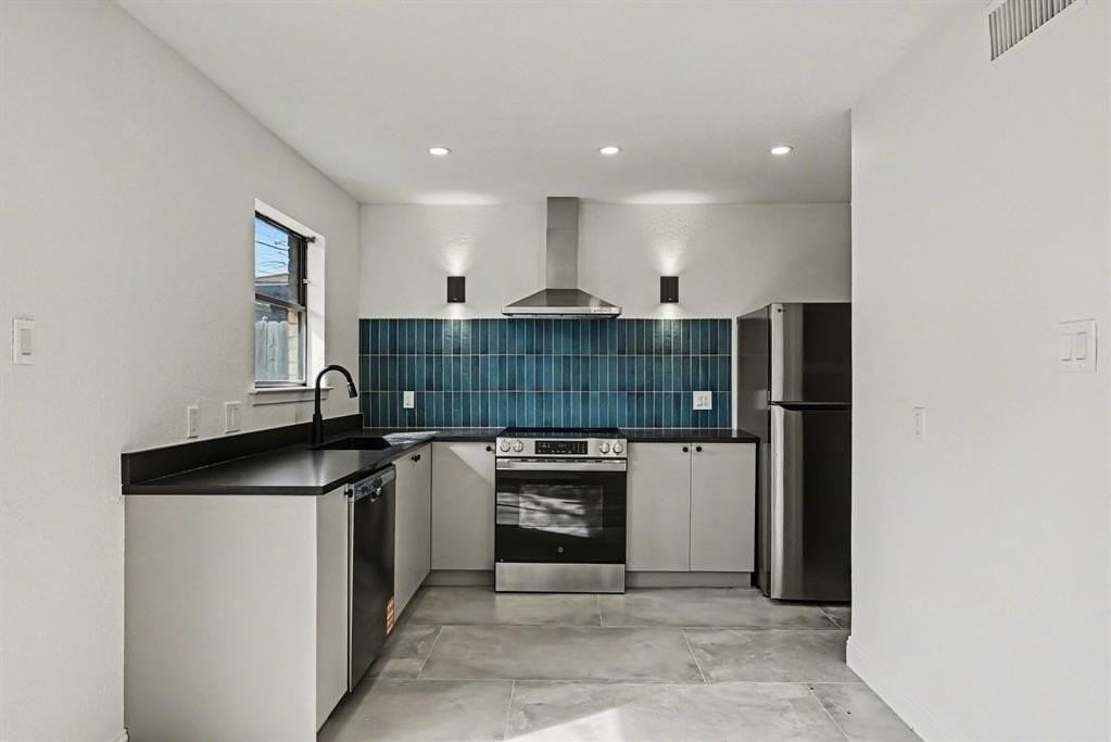 2103 Mistletoe Ave - Photo 7 of 21