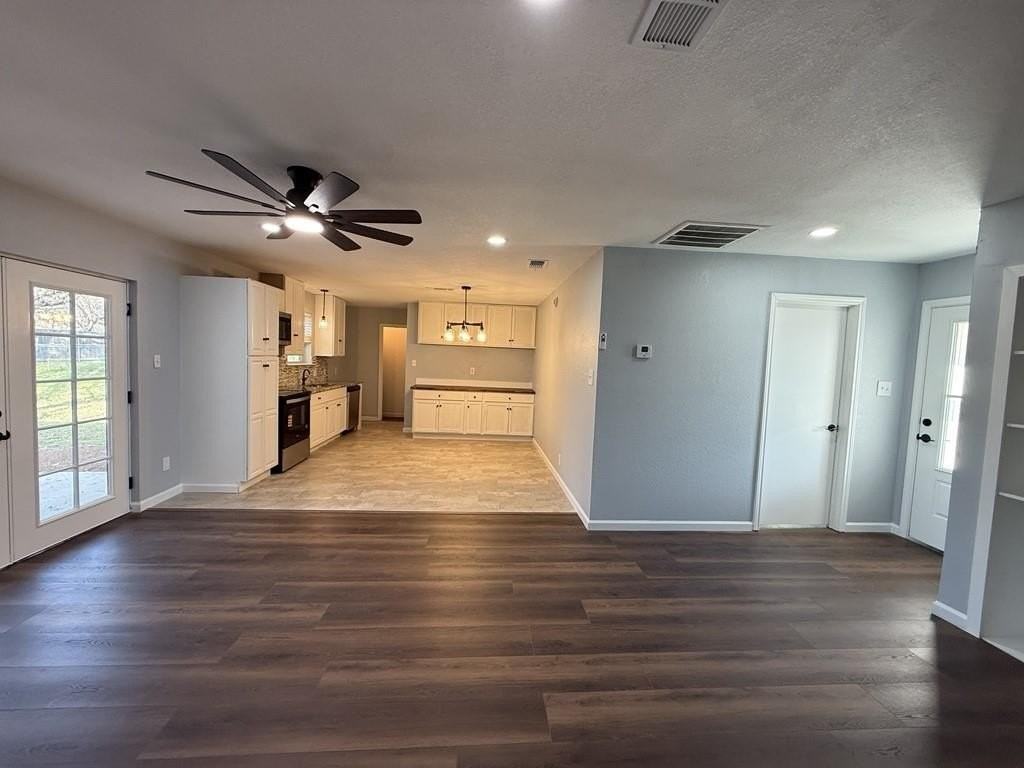 6101 Melody Ln - Photo 3 of 37