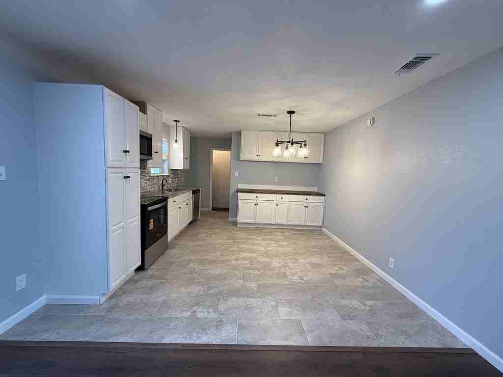 6101 Melody Ln - Photo 7 of 37