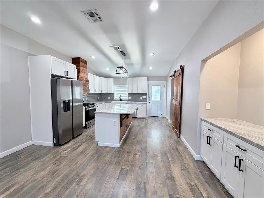 710 N Rusk St - Photo 3 of 26