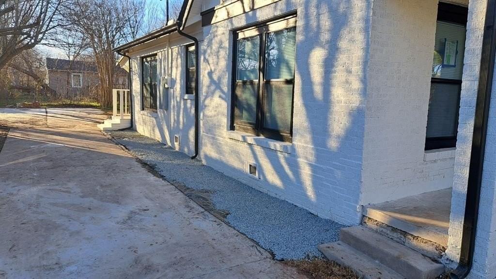 1904 Sayle St - Photo 5 of 17