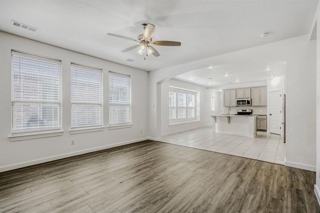 3947 Rochelle Ln - Photo 5 of 31