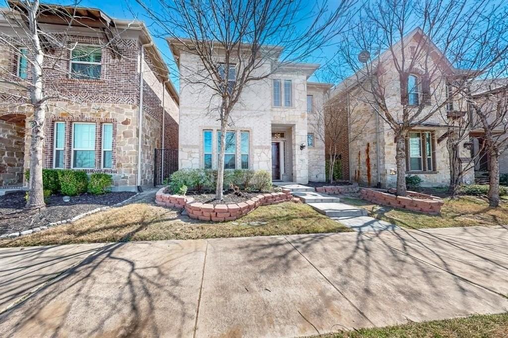 792 Huntingdon St - Photo 2 of 40