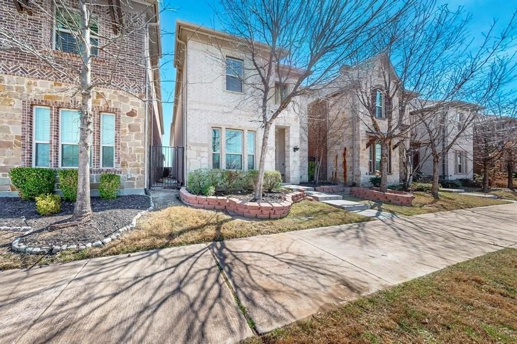 792 Huntingdon St - Photo 3 of 40