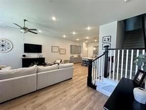 301 Colusa Dr - Photo 2 of 15