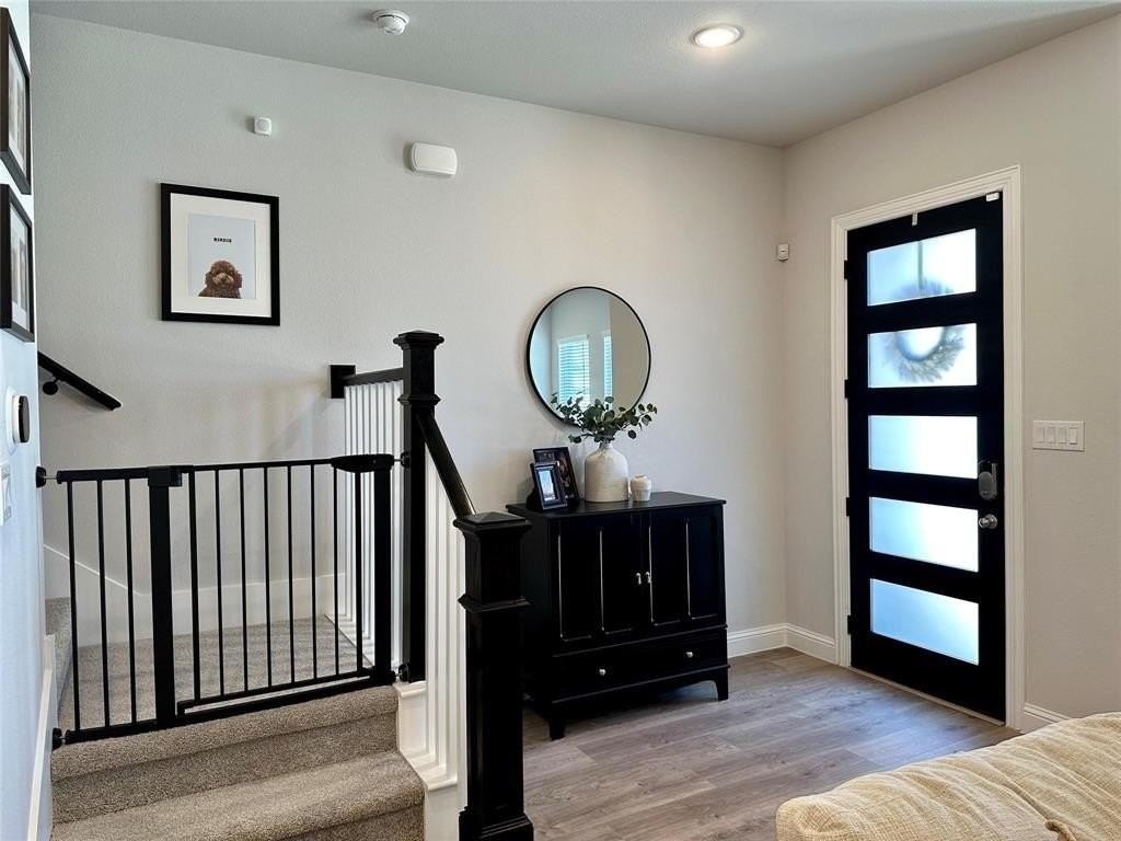 301 Colusa Dr - Photo 3 of 15