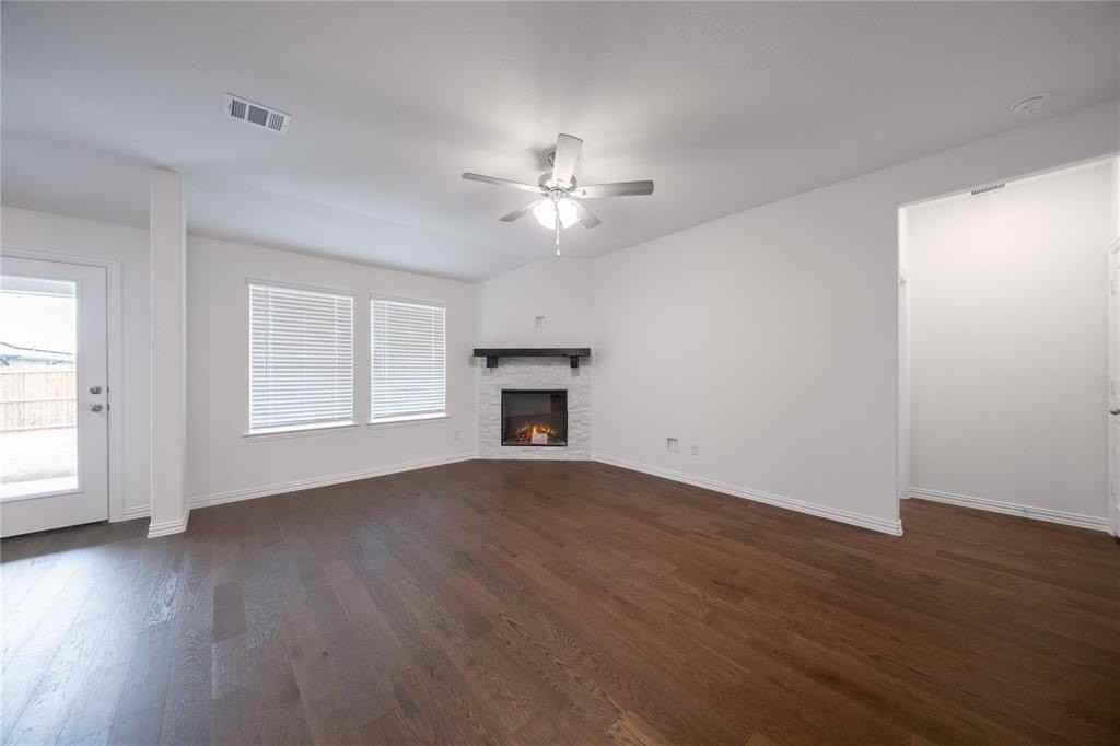 1800 Briar Rose Dr - Photo 3 of 16