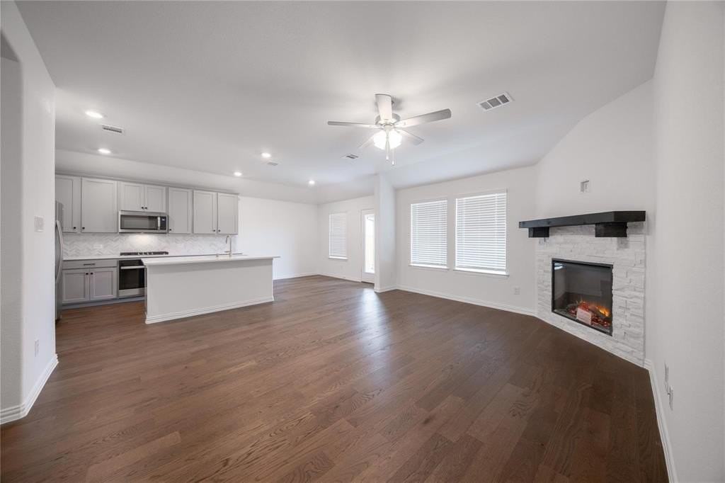 1800 Briar Rose Dr - Photo 4 of 16