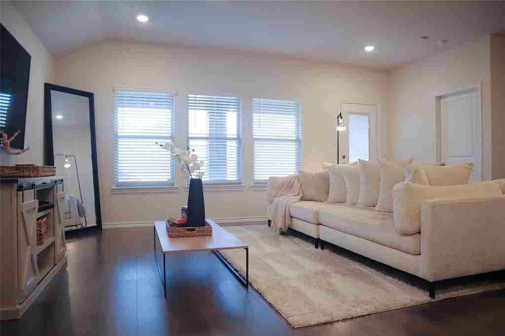 3025 Zinnia St - Photo 5 of 13