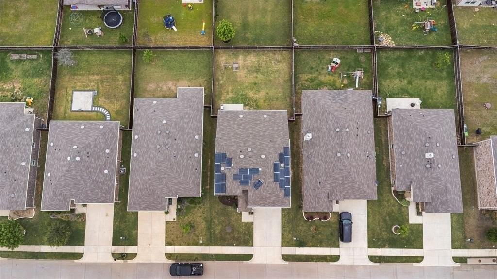 1809 Waggoner Dr - Photo 3 of 33