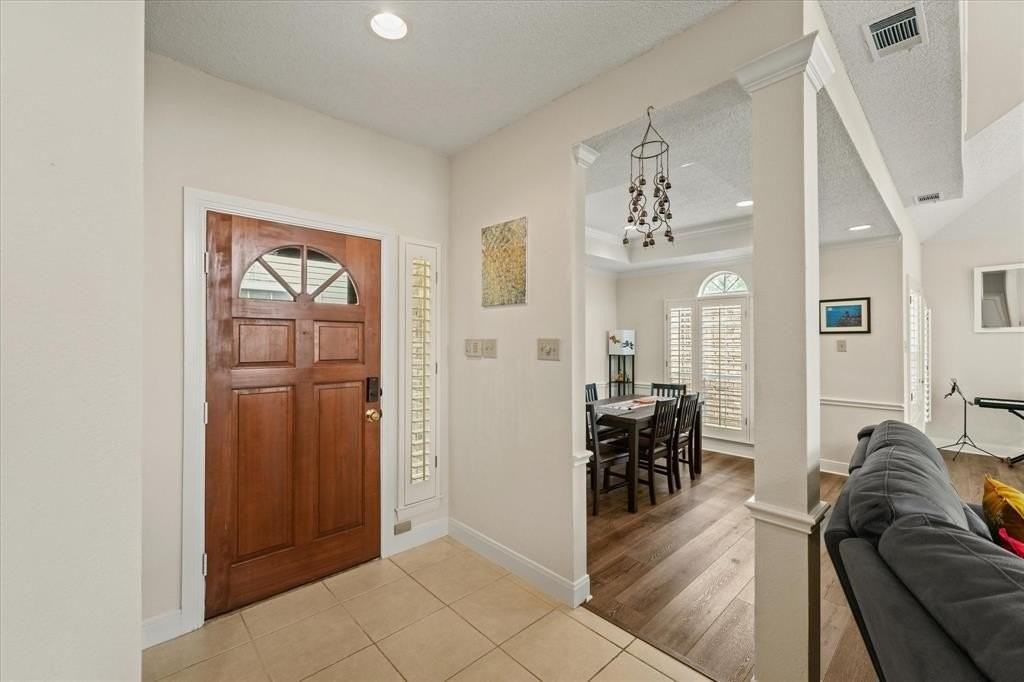 9420 Blue Jay Way - Photo 3 of 28