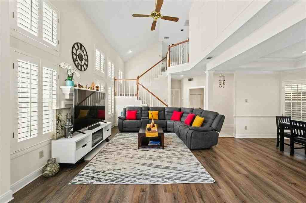 9420 Blue Jay Way - Photo 6 of 28