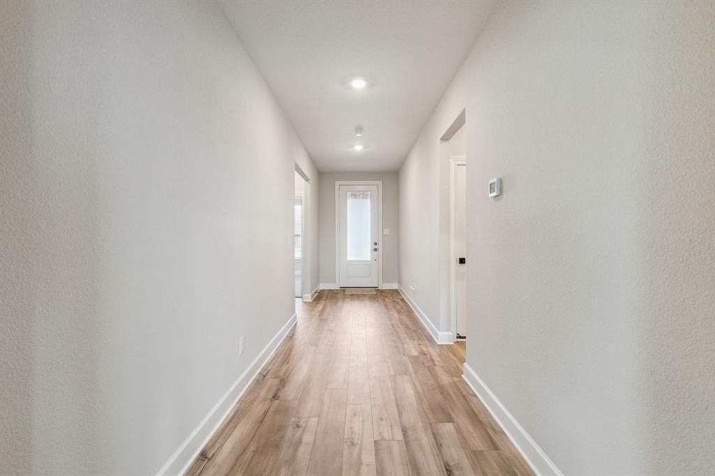 609 Harbor Oaks Dr - Photo 4 of 26