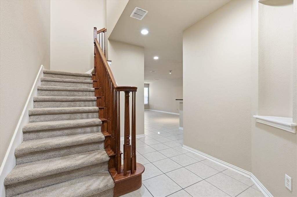 1725 Brookview Dr - Photo 2 of 21