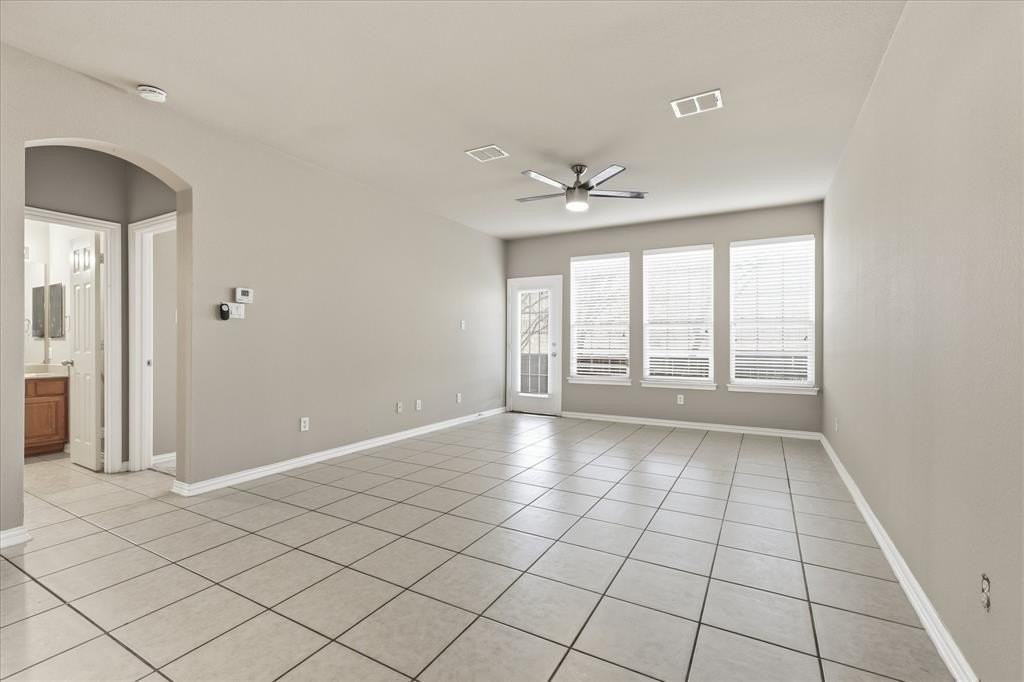 1725 Brookview Dr - Photo 3 of 21