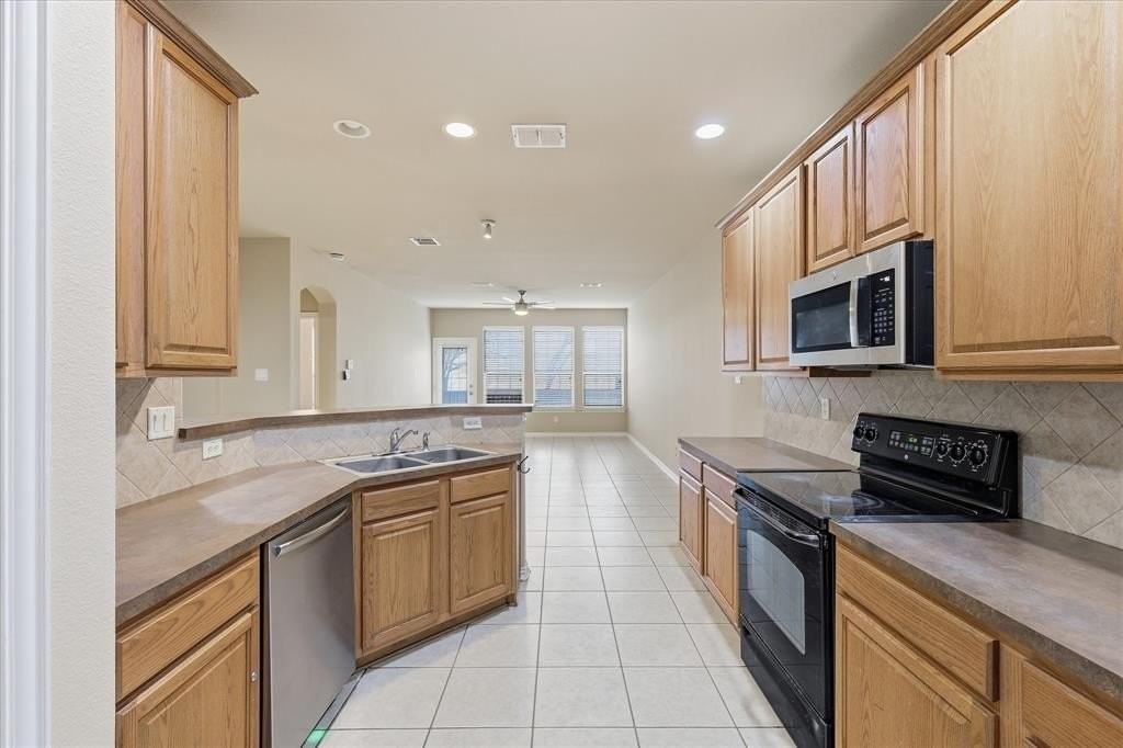 1725 Brookview Dr - Photo 6 of 21