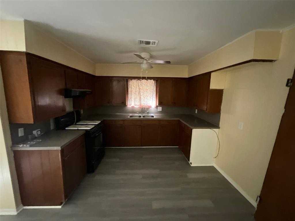 1361 Shady Ln - Photo 6 of 24