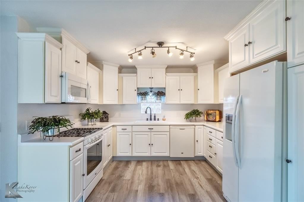 3183 Curry Ln - Photo 2 of 18