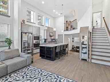 1390 Arch Pl - Photo 4 of 33