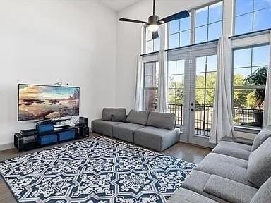 1390 Arch Pl - Photo 5 of 33