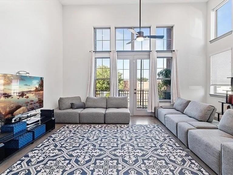 1390 Arch Pl - Photo 6 of 33