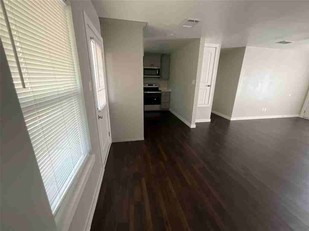 405 E Pine St - Photo 3 of 21