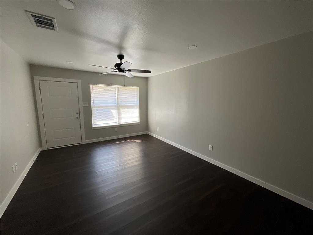 405 E Pine St - Photo 5 of 21