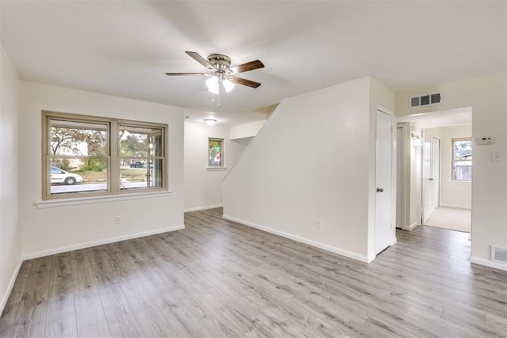 4301 Oleander Trl - Photo 3 of 9