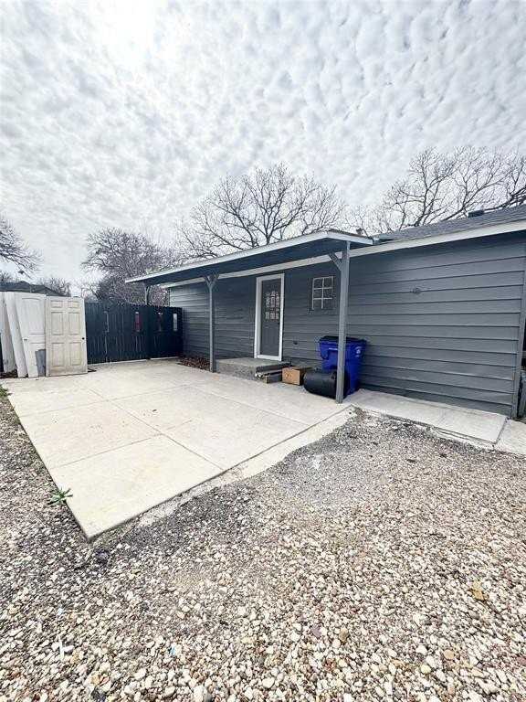 303 W Broad St - Photo 3 of 12