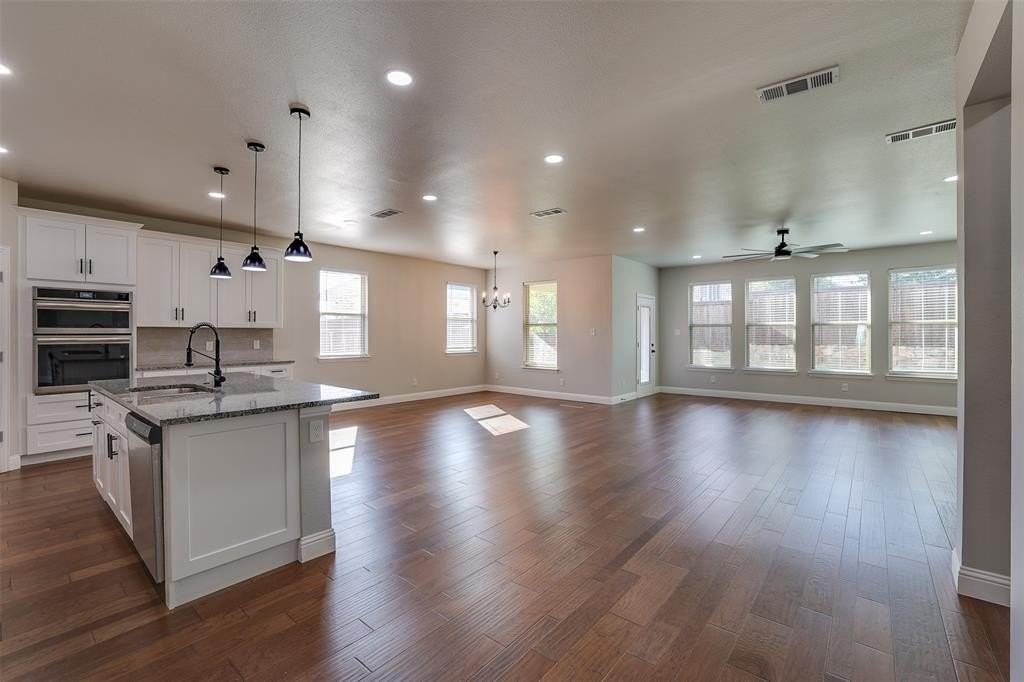 1804 Eastwood Ct - Photo 2 of 18